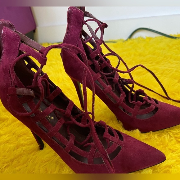 Debbie size 8, heels - Picture 3 of 4